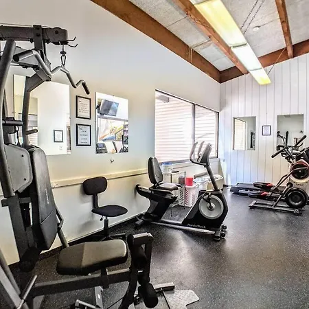 Cute Cedar Lodge Studio With Balcony & Lake Views! Laconia Extérieur photo