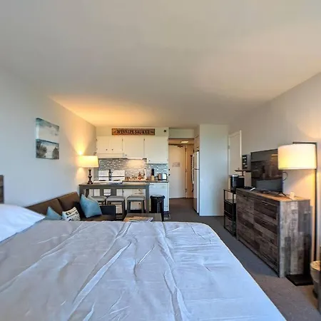 Cute Cedar Lodge Studio With Balcony & Lake Views! Laconia Extérieur photo