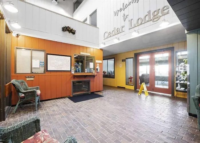 Cute Cedar Lodge Studio With Balcony & Lake Views!
